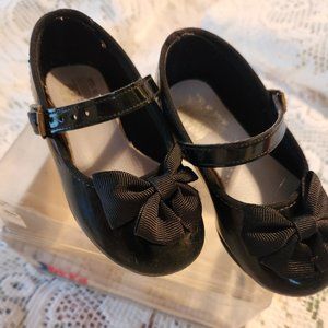 Girls shoes size 4